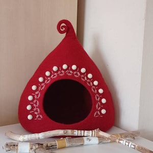 Cat cave, cat tipi, cat bed, felted cat cave, felt pet cave, cat cacoon, wool cat cave, pet bed, small dog cave, house