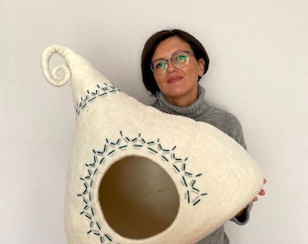 Cat cave, cat tipi, cat bed, felted cat cave, felt pet cave, cat cacoon, wool cat cave, pet bed, small dog cave, house