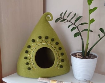 Cat cave, cat tipi, cat bed, felted cat cave, felt pet cave, cat cacoon, wool cat cave, pet bed, small dog cave, house, green