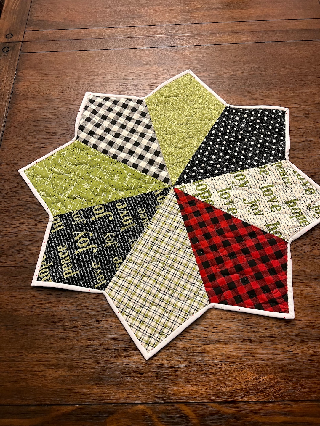 Santa Gift Cellar Quilted Table Topper NCU0NTD508