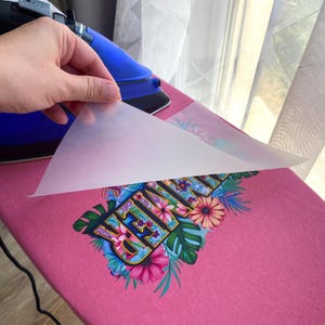 Transfert thermocollant DTF polychrome personnalisé, vinyle de transfert à chaud personnalisé, prêt de votre logo/texte/image pour un t-shirt, sac fourre-tout, vêtements de bébé