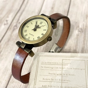 Damenuhr aus Leder im Vintage-Stil, Geschenkuhr mit verstellbarem Armband für Mama, Partnerin, Freundin Bild 1