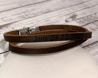 Personalized engraved and adjustable men's bracelet in dark brown leather, ideal for Father's Day