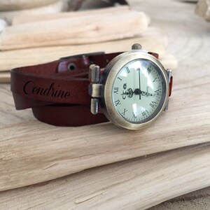 Women's vintage effect leather watch to personalize, engraved gift for retro woman image 2