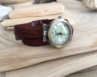 Women's vintage effect leather watch to personalize, engraved gift for retro woman