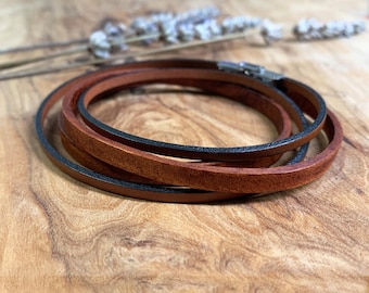 Men&#39;s bracelet in aged effect leather customizable with engraved words for a unique gift, choice of color and adjustable size