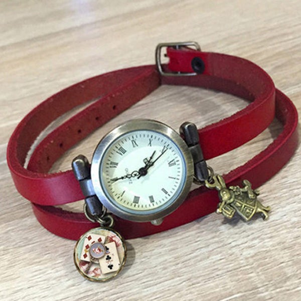 Montre cadeau Alice rétro bracelet cuir rouge lapin d'Alice et jeu de cartes