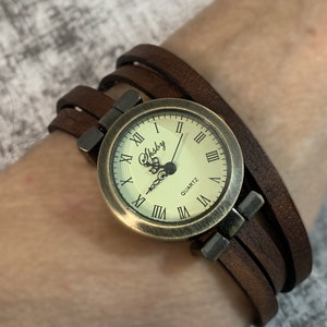 Damklocka i läder, anpassningsbar bronsfärgad urtavla, armband med gravyr, personlig present till kvinnor och mödrar