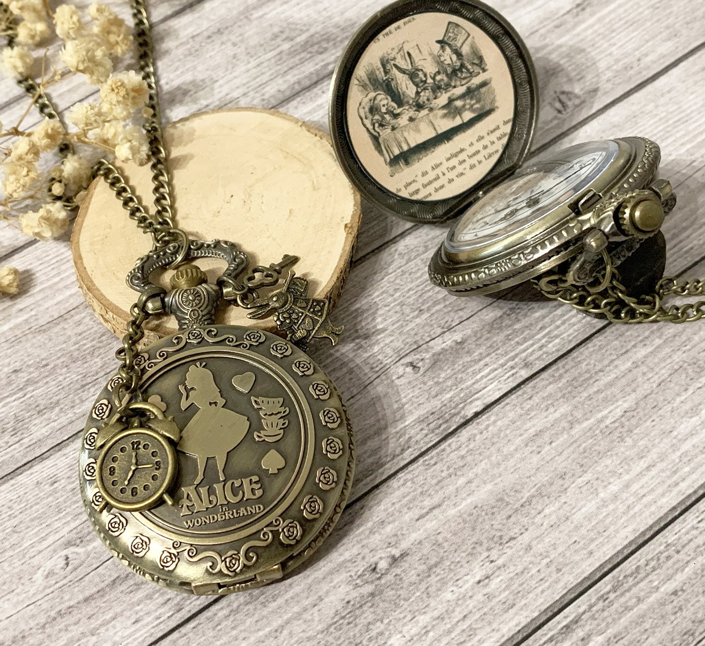 Creativearrowy Retro Alice in Wonderland Theme Steampunk Pocket Watch Bronze Quartz Pocket Watches Vintage Fob Watches Christmas Brithday Gift