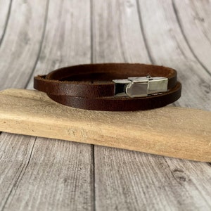 Personalized engraved and adjustable men's bracelet in dark brown leather, ideal for Father's Day image 7