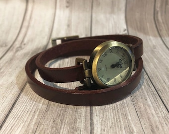 Women's vintage effect leather watch to personalize, engraved gift for retro woman