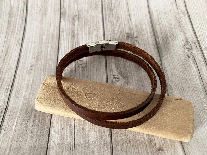 Personalized engraved and adjustable men's bracelet in dark brown leather, ideal for Father's Day image 5