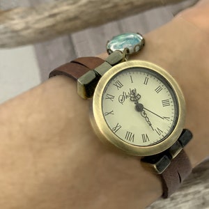 Damenuhr mit doppeltem Tour-Lederarmband, personalisierbar mit einem Anhänger, Geschenk für Frauen, Geschenk für Mutter, Geburtstag der Schwester Bild 5