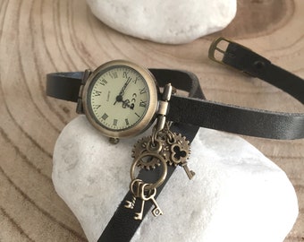 Montre femme vintage steampunk bracelet cuir double tour personnalisable avec gravure breloques rouages roues cadeau Femme personnalisé