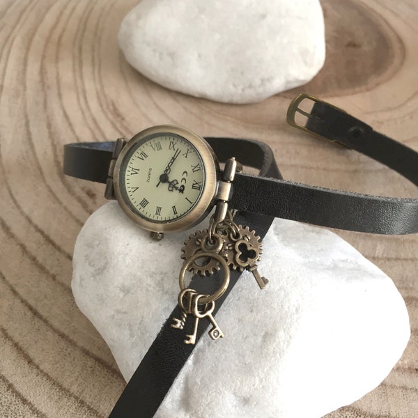 Montre femme vintage steampunk bracelet cuir double tour personnalisable avec gravure breloques rouages roues cadeau Femme personnalisé