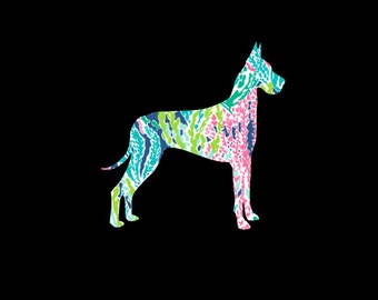 Puede incluir: Una silueta colorida de un perro Gran Danés con un patrón floral. El perro está de pie sobre un fondo negro.