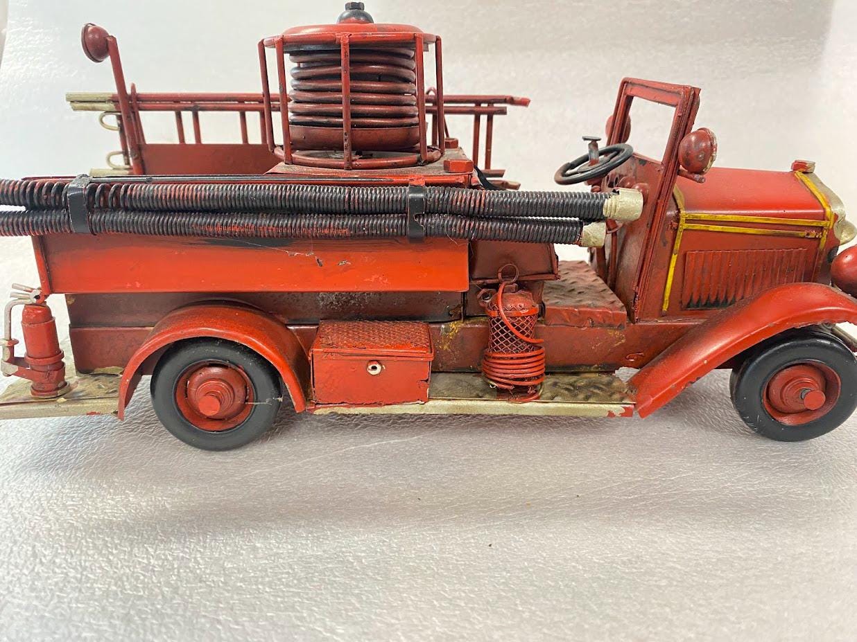 JOUET ANCIEN TOLE Pompier Polychinnel EUR 5,00 - FR JOUET ANCIEN TOLE Pompier Polychinnel EUR 5,00 - FR