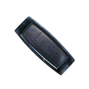 Puede incluir: Botella de perfume rectangular negra con el texto "CHANEL" y "N&deg;5" impreso en la etiqueta. La botella contiene 41 ml de spray Eau de Parfum.