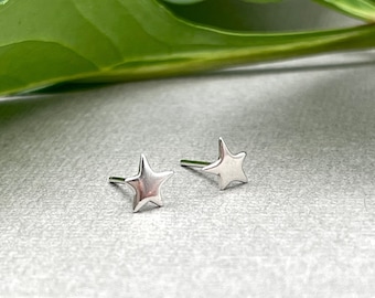 Tiny Silver Star Stud Earrings, Celestial Minimalist Earrings, Small Delicate Stud Earrings, Dainty Targus Cartilage Earrings, Simple Studs