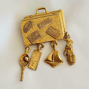 Gesigneerde L Razza Travel City-koffer met bungelende charmes broche Vintage