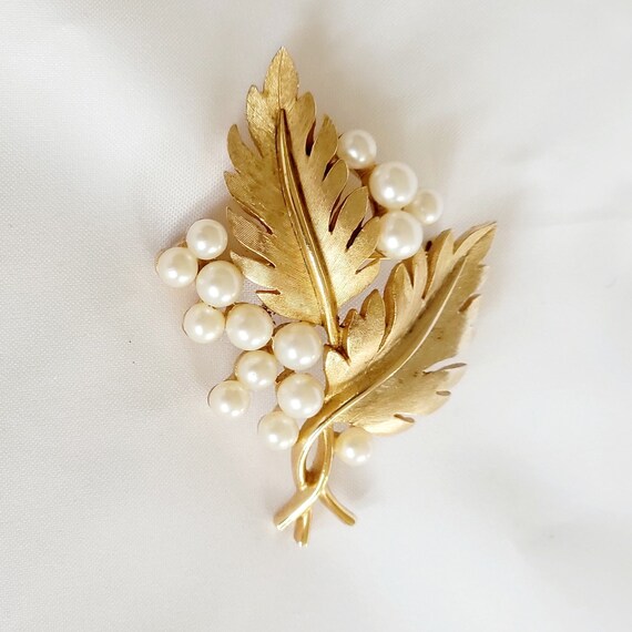 Trifari Leaf and Faux Pearl Brooch - image 6