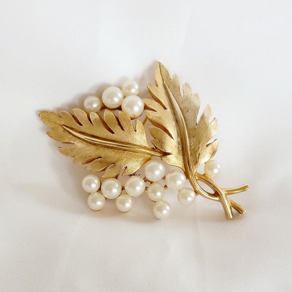 Trifari Leaf and Faux Pearl Brooch - image 3