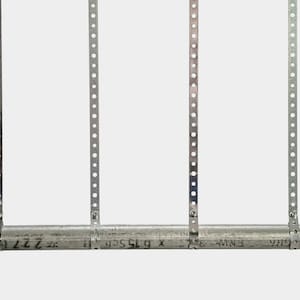 May include: Four silver metal straps with holes are attached to a silver metal pipe. The pipe has the text "WISY 25V", "E-MN", "SLG 01.5cm", "27.7", and "3" printed on it.