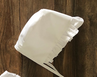 Baby Mädchen Weiß oder Ivory Baumwolle Mütze, Hergestellt in Großbritannien. Sunbonnet, Rüschenhaube. Taufe, Taufe, Mütze, Hut.