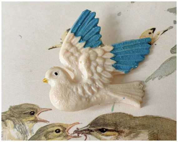 Vintage Moulded Plastic Painted Bird Brooch Dove … - image 1