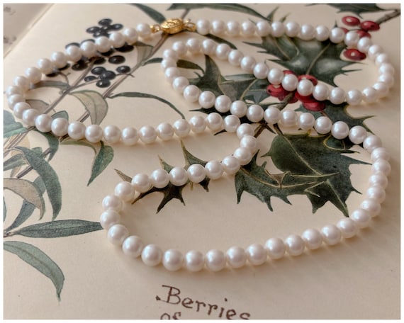 Vintage Faux Pearl Necklace With Gold Toned Box Clasp