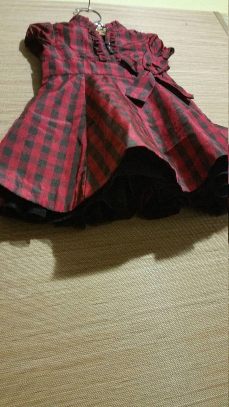 black plaid vintage holiday dresswith side bow, months. 12-18 A most adorable little girl red