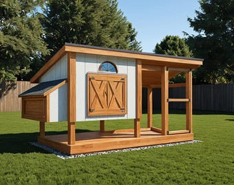 Puede incluir: Un gallinero de madera con exterior blanco y marrón, sobre césped verde. El gallinero tiene un pequeño nido, una ventana con contraventana de madera y un corral al aire libre. El diseño es rústico y funcional.