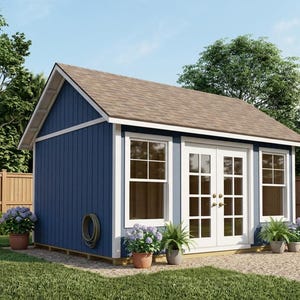 Könnte beinhalten: Ein blaues Gartenhaus mit weißem Rahmen, einem braunen Satteldach mit Schindeln und einer zweiflügeligen Glastür. Das Gebäude verfügt über zwei Seitenfenster, eine vertikale Fassadenverkleidung und eine runde Schlauchhalterung an der Außenwand.