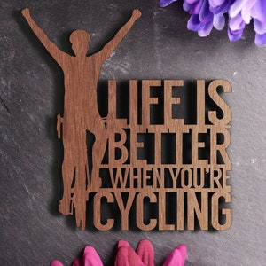 Targa con scritta in bicicletta - Segno di guida in bicicletta. Ciclisti amanti della bicicletta. Segno del ciclista. Ciclisti appassionati. Ottimo per uomini e donne. Motivazionale.