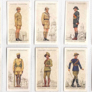 Originele complete set 'MILITARY UNIFORMS Of The British Empire Overseas' uit 1938 met 50 tabakssigarettenkaarten per speler