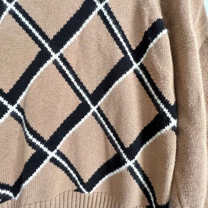 Vintage women's turtleneck tan argyle graphic sweater image 4