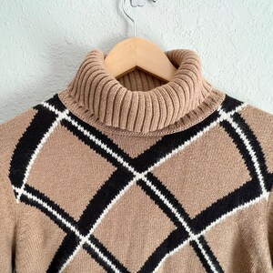 Vintage women's turtleneck tan argyle graphic sweater image 3