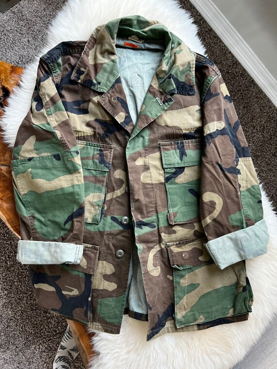 Vintage men's camo camouflage utility jacket shacket Gem