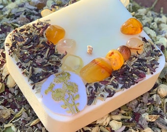 A FRESH START Meditative Floating Candle made with Rosemary and Hibiscus Herbs, Daisy Totem and Yellow Agate Chips