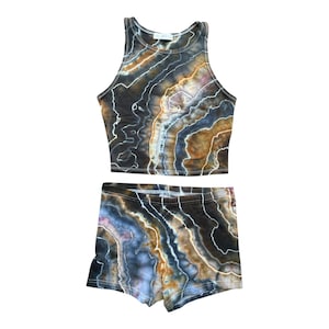 Set top corto e pantaloncini tie-dye / Medio / Set coordinato / Geode / Tinta ghiaccio / Abito da festival / Pantaloncini da ciclista / Hippie / Terroso / Marrone / Nero