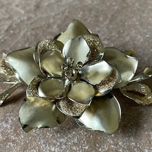 Vintage Coro Gold Tone Flower Brooch: Mid Century Textured Design