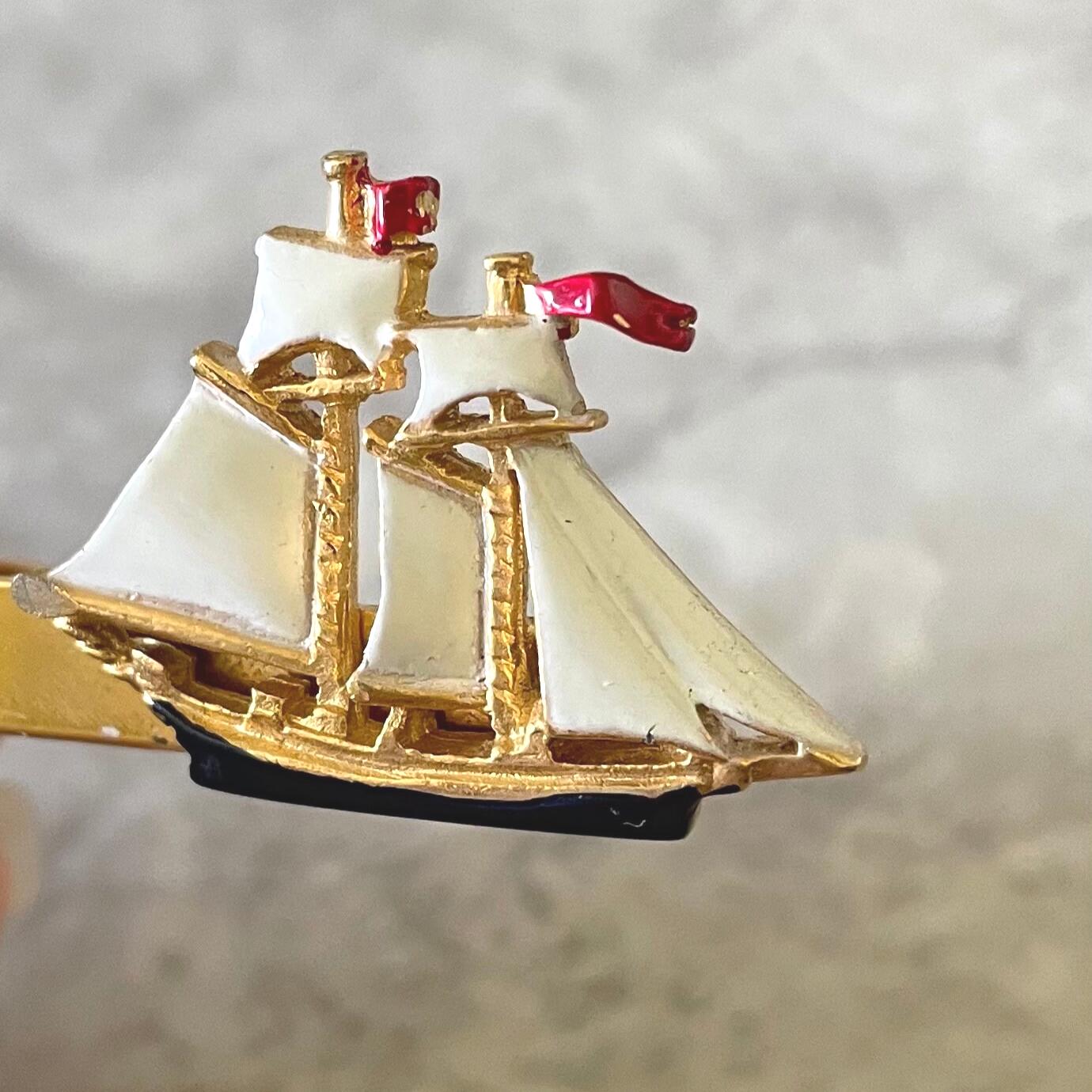 Pince à Cravate Vintage Bateau Voilier - Doré Et Argenté - Très Bon état