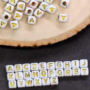 Perline quadrate dorate con lettere, cubi dell'alfabeto da 4,8 mm per braccialetti con nome personalizzati, forniture per la creazione di gioielli, perline con una sola lettera