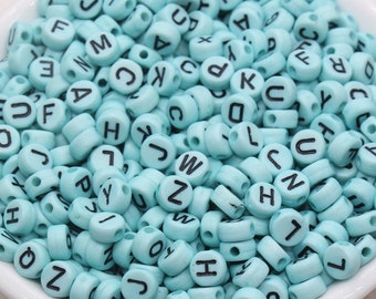 Koraliki z niebieskimi literami alfabetu, niebieskie koraliki akrylowe z czarnymi literami, okrągłe koraliki akrylowe, koraliki z literami do bransoletki, koraliki z inicjałami, 7 mm #67