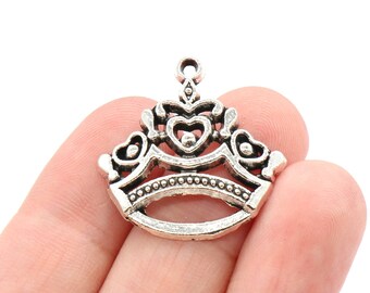 BC623 C 8 Crown Charms Antique Bronze Tone 3D