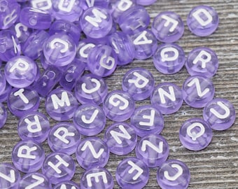 Lettres de l'alphabet violettes, Perles lettres mauves en acrylique translucide, Perles acryliques rondes, Mélange de perles, Perles pour prénom 7 mm #124
