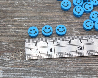 Perline in argilla polimerica con faccina sorridente blu, perline in Fimo con faccina sorridente, perline con faccina felice, perline per braccialetti, forniture per perline n. 235 - Italia