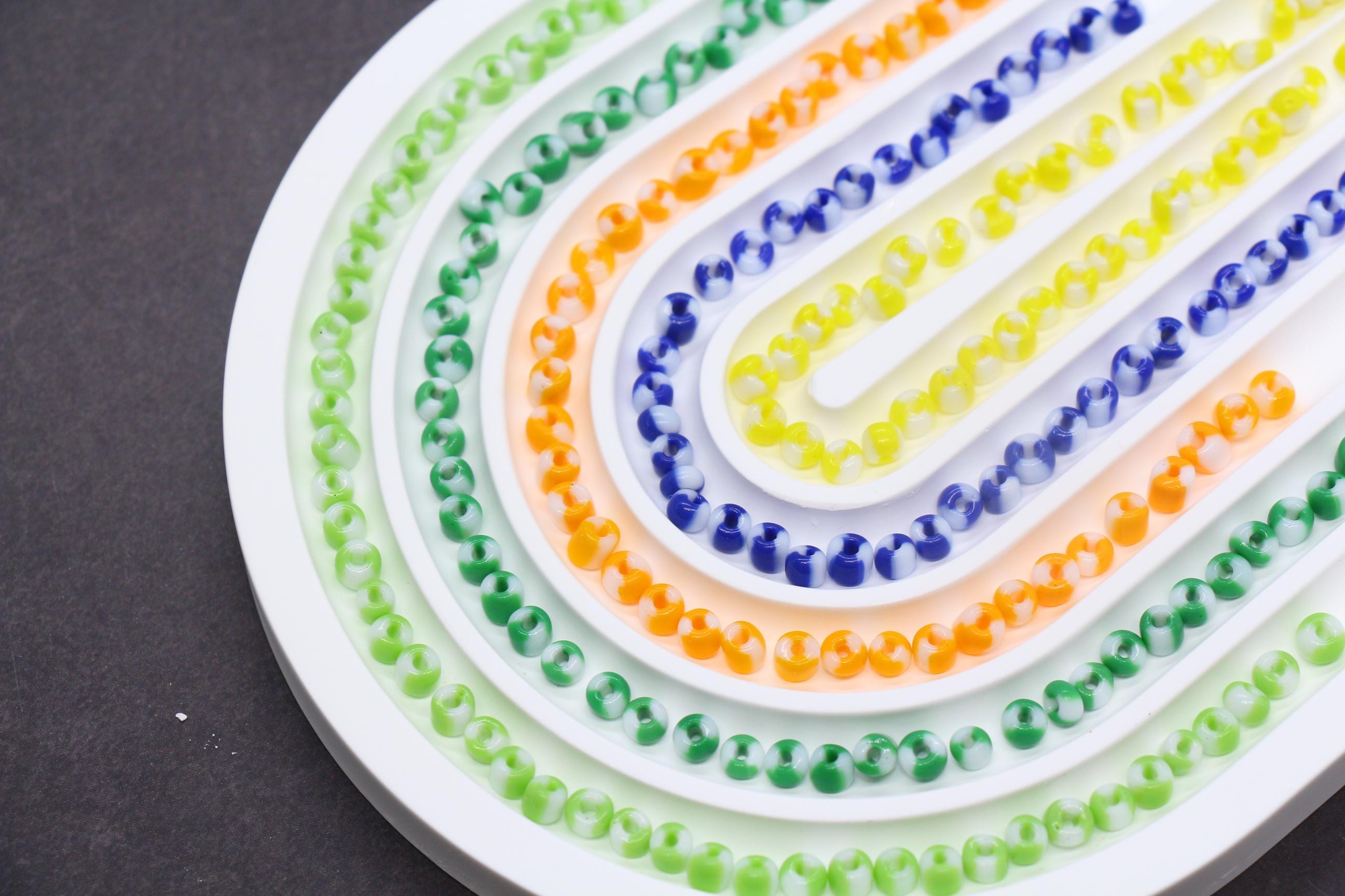 Cheriswelry Perline In Vetro Metallizzate 2 Mm - 8 Colori, 1000 Pezzi Circa - Kit Per Creare Gioielli Fai Da Te - 2