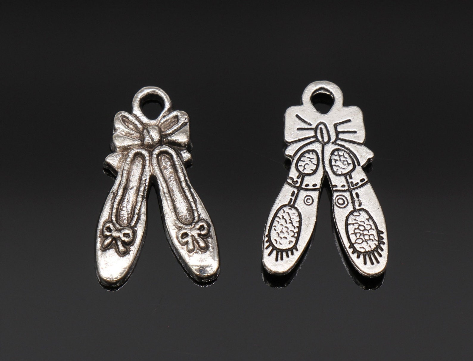 bulk 40 pcs ballet charms toe shoes charms pendant antique silver tone 2 sided 17x22mm - yd0581