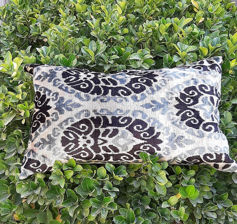 Natural pure silk organic ikat Uzbekistan. Double side Pillow cover,pillow case,cushion from Handwoven Uzbek silk velvet Ikat